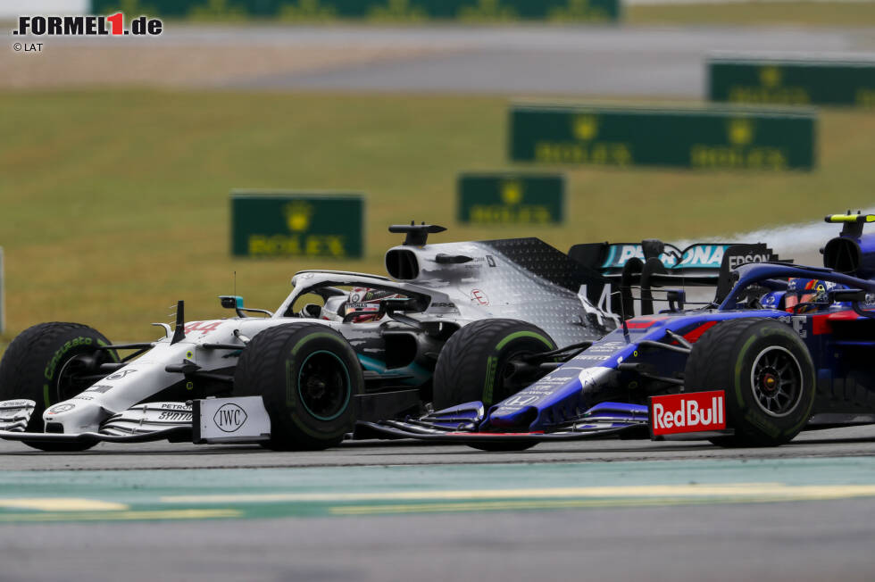 Foto zur News: Lewis Hamilton (Mercedes) und Alexander Albon (Toro Rosso)