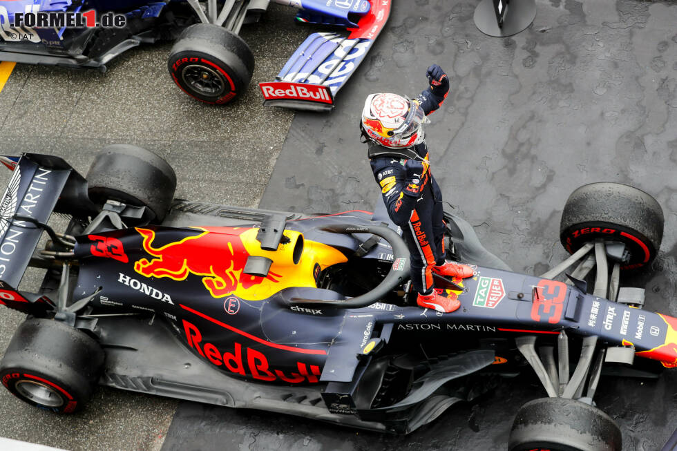 Foto zur News: Max Verstappen (Red Bull) und Daniil Kwjat (Toro Rosso)