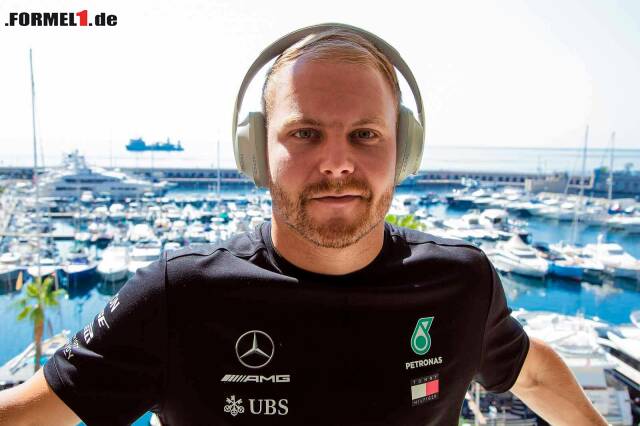 Foto zur News: Valtteri Bottas mit seinen Bose Headphones 700