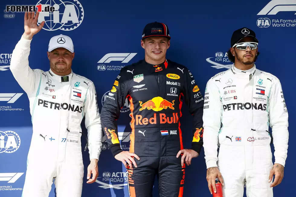 Foto zur News: Valtteri Bottas (Mercedes), Max Verstappen (Red Bull) und Lewis Hamilton (Mercedes)