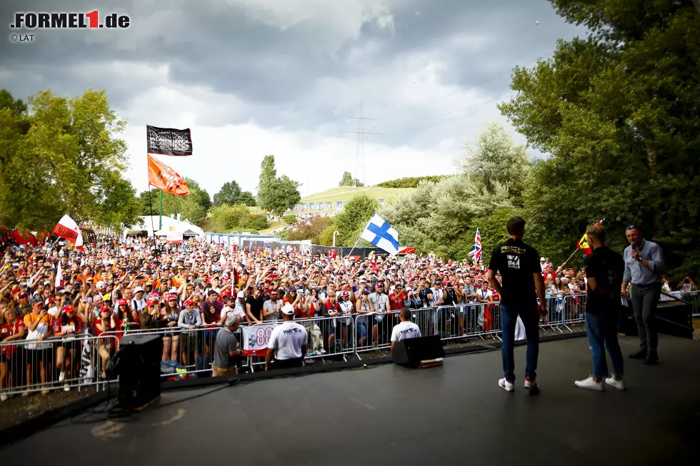 Foto zur News: Romain Grosjean (Haas) und Kevin Magnussen (Haas)