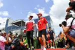 Foto zur News: Kimi Räikkönen (Alfa Romeo) und Sebastian Vettel (Ferrari)