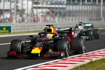 Foto zur News: Max Verstappen (Red Bull) und Lewis Hamilton (Mercedes)