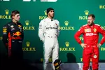 Foto zur News: Max Verstappen (Red Bull), Lewis Hamilton (Mercedes) und Sebastian Vettel (Ferrari)