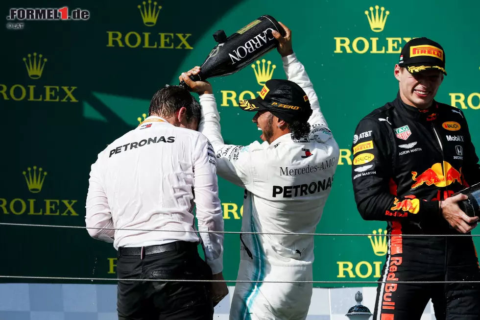 Foto zur News: Lewis Hamilton (Mercedes) und Max Verstappen (Red Bull)