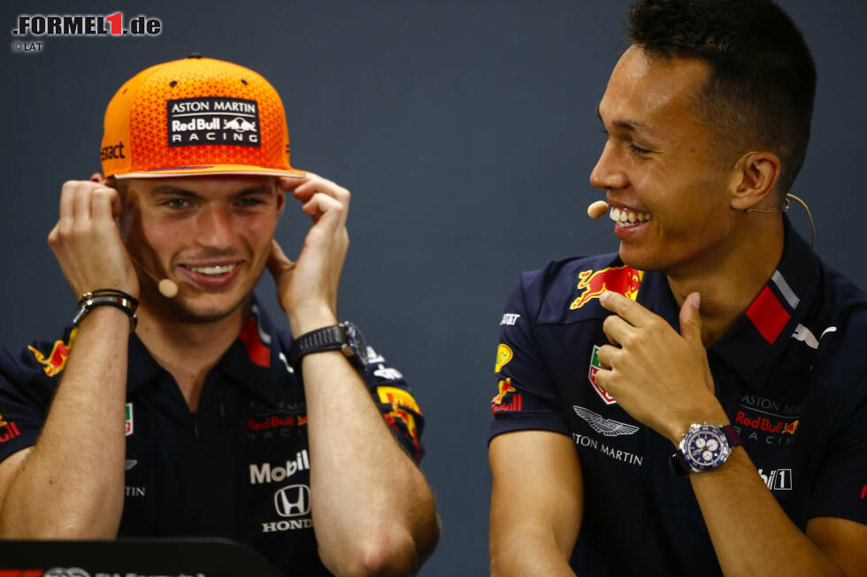 Foto zur News: Max Verstappen (Red Bull) und Alexander Albon (Red Bull)
