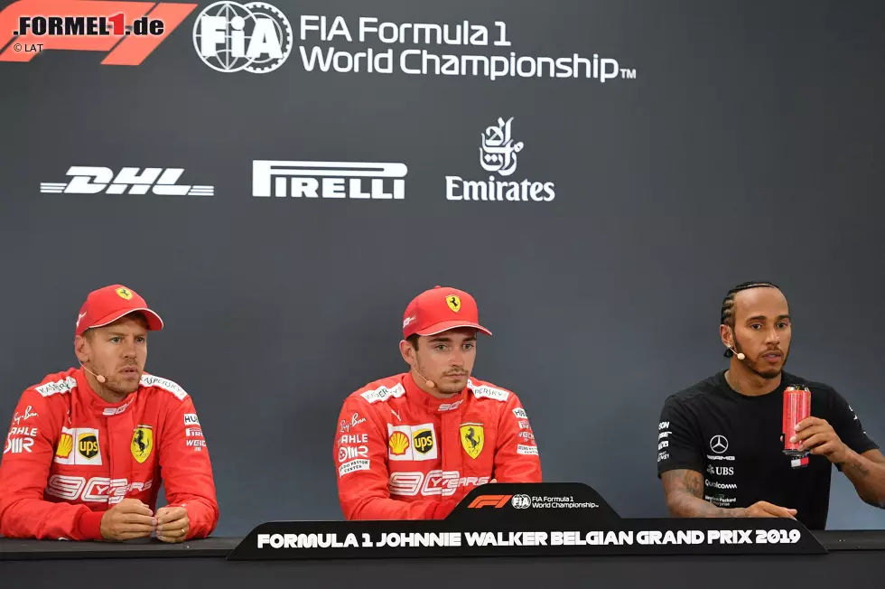 Foto zur News: Sebastian Vettel (Ferrari), Charles Leclerc (Ferrari) und Lewis Hamilton (Mercedes)