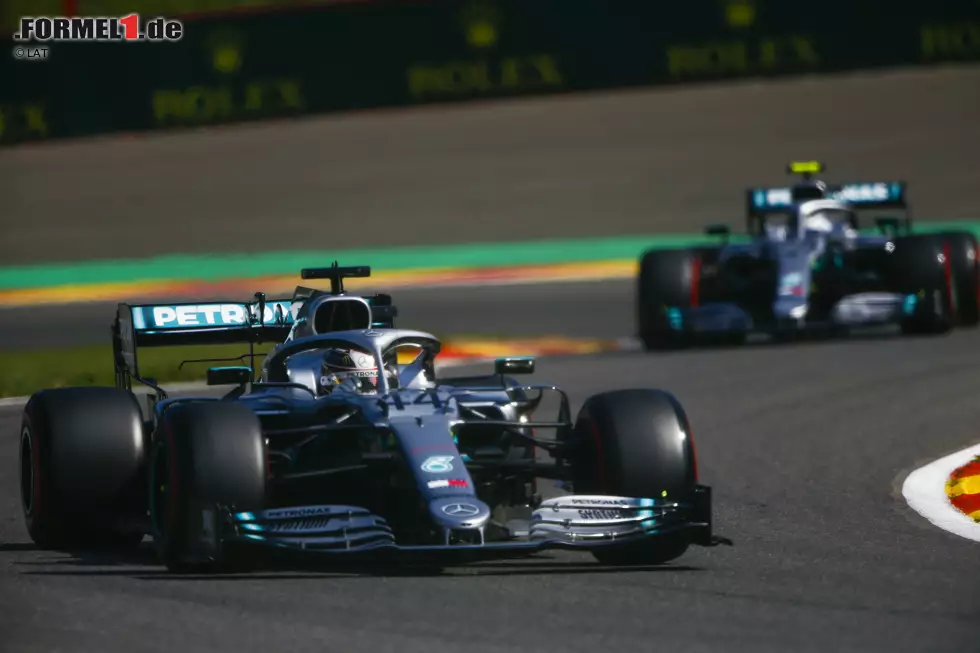 Foto zur News: Lewis Hamilton (Mercedes) und Valtteri Bottas (Mercedes)