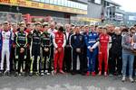 Foto zur News: Gedenkminute für den verstorbenen Formel-2-Fahrer Anthoine Hubert.