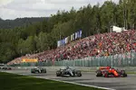 Foto zur News: Sebastian Vettel (Ferrari), Lewis Hamilton (Mercedes) und Valtteri Bottas (Mercedes)