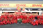 Foto zur News: Charles Leclerc (Ferrari) und Mattia Binotto