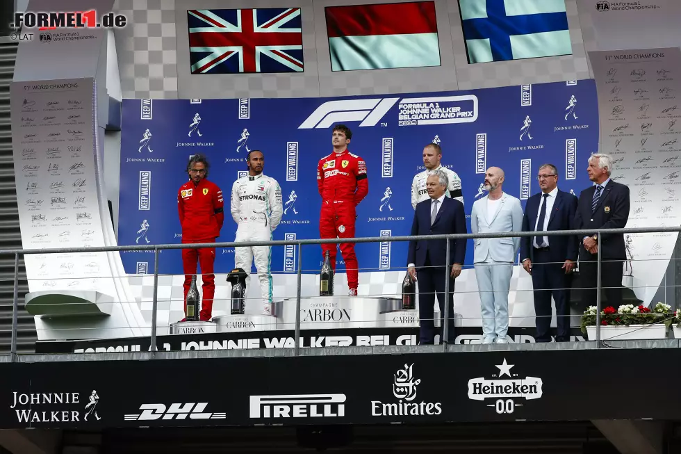 Foto zur News: Charles Leclerc (Ferrari), Lewis Hamilton (Mercedes) und Valtteri Bottas (Mercedes)