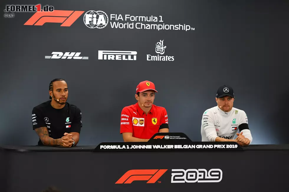 Foto zur News: Charles Leclerc (Ferrari), Lewis Hamilton (Mercedes) und Valtteri Bottas (Mercedes)