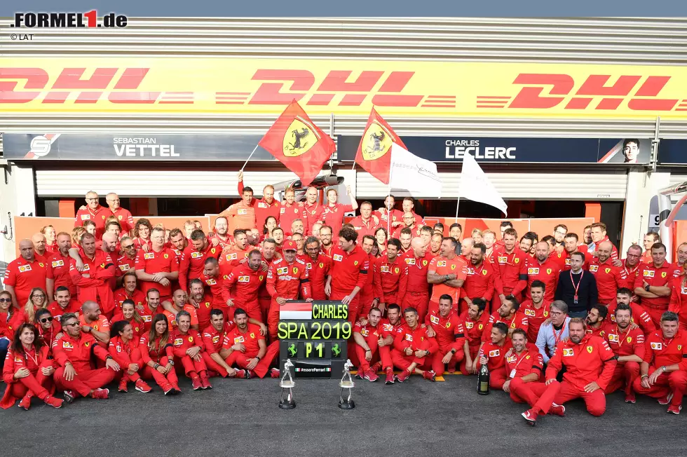 Foto zur News: Charles Leclerc (Ferrari) und Mattia Binotto