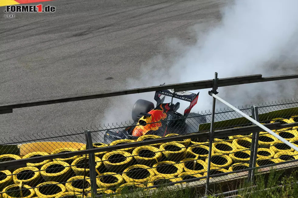 Foto zur News: Max Verstappen (Red Bull) und Kimi Räikkönen (Alfa Romeo)