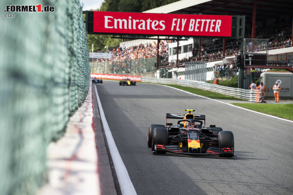 Foto zur News: Alexander Albon (Red Bull) und Nico Hülkenberg (Renault)