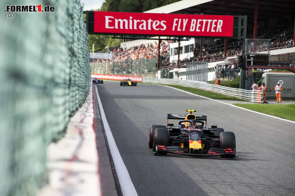 Foto zur News: Alexander Albon (Red Bull) und Nico Hülkenberg (Renault)