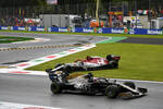 Foto zur News: Romain Grosjean (Haas) und Antonio Giovinazzi (Alfa Romeo)