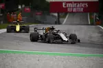 Foto zur News: Romain Grosjean (Haas) und Nico Hülkenberg (Renault)