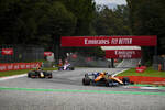 Foto zur News: Lando Norris (McLaren), Alexander Albon (Red Bull) und Sergio Perez (Racing Point)
