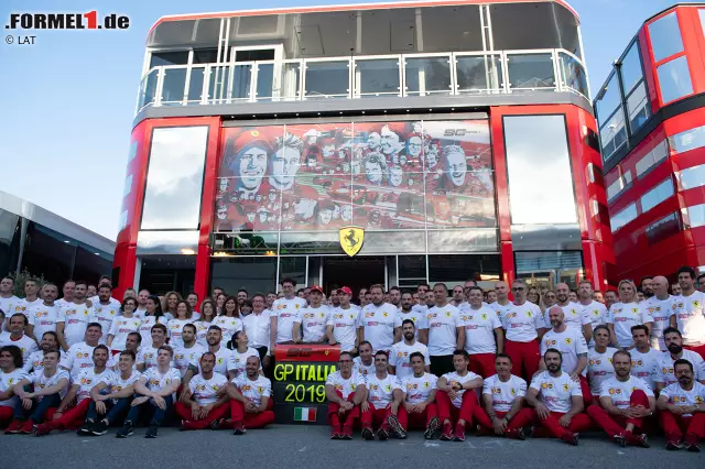 Foto zur News: Mattia Binotto, Charles Leclerc (Ferrari) und Sebastian Vettel (Ferrari)