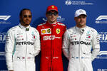 Foto zur News: Lewis Hamilton (Mercedes), Charles Leclerc (Ferrari) und Valtteri Bottas (Mercedes)