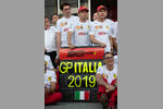 Foto zur News: Mattia Binotto, Charles Leclerc (Ferrari) und Sebastian Vettel (Ferrari)