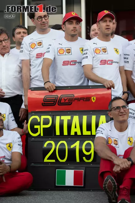 Foto zur News: Mattia Binotto, Charles Leclerc (Ferrari) und Sebastian Vettel (Ferrari)