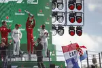 Foto zur News: Charles Leclerc (Ferrari) und Lewis Hamilton (Mercedes)