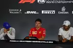 Foto zur News: Valtteri Bottas (Mercedes), Charles Leclerc (Ferrari) und Lewis Hamilton (Mercedes)