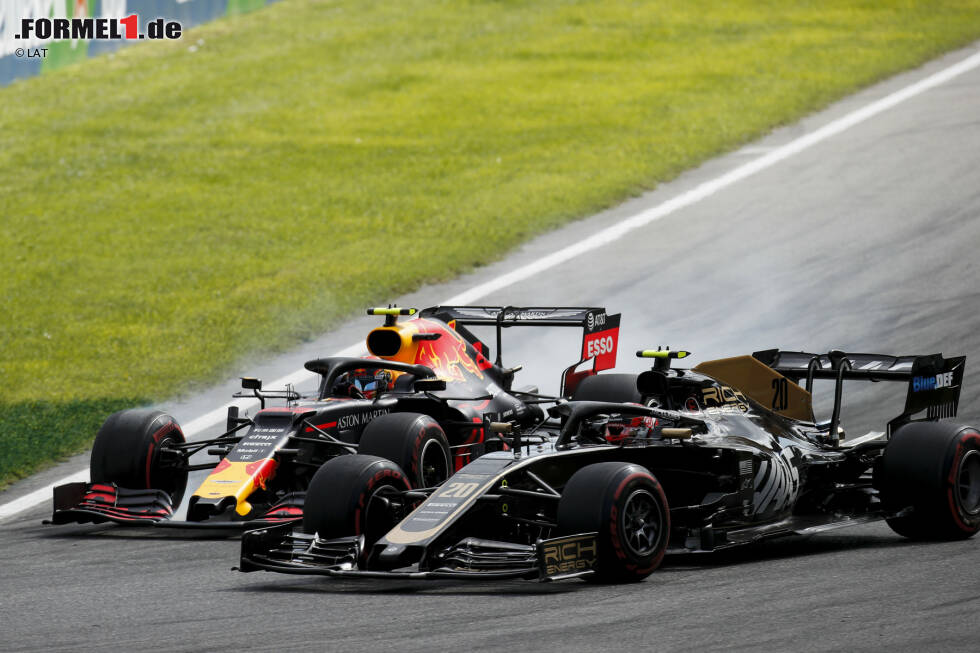 Foto zur News: Kevin Magnussen (Haas) und Alexander Albon (Red Bull)