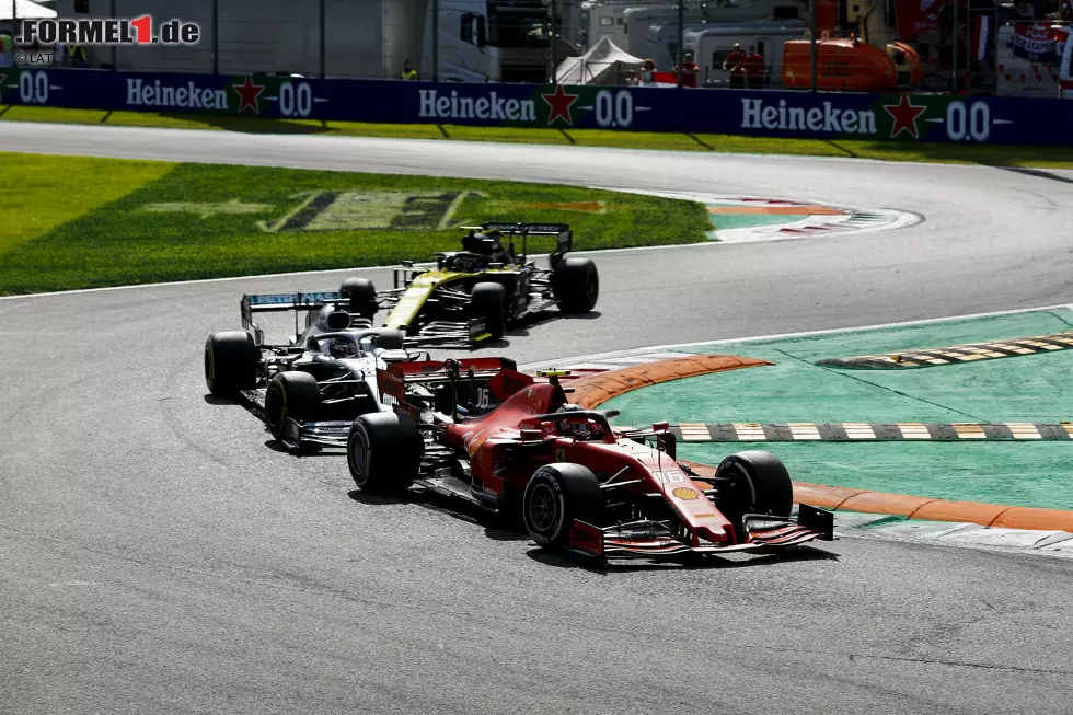 Foto zur News: Charles Leclerc (Ferrari) und Lewis Hamilton (Mercedes)