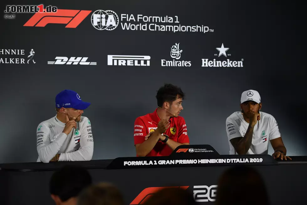 Foto zur News: Valtteri Bottas (Mercedes), Charles Leclerc (Ferrari) und Lewis Hamilton (Mercedes)