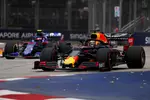 Foto zur News: Max Verstappen (Red Bull) und Pierre Gasly (Toro Rosso)