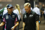 Foto zur News: Sergio Perez (Racing Point) und Kevin Magnussen (Haas)
