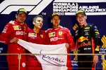 Foto zur News: Charles Leclerc (Ferrari), Sebastian Vettel (Ferrari) und Max Verstappen (Red Bull)