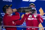 Foto zur News: Sebastian Vettel (Ferrari) und Charles Leclerc (Ferrari)