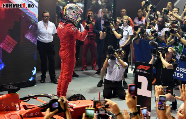 Foto zur News: Formel-1-Liveticker: Der Launch des Ferrari SF21 in der Chronologie
