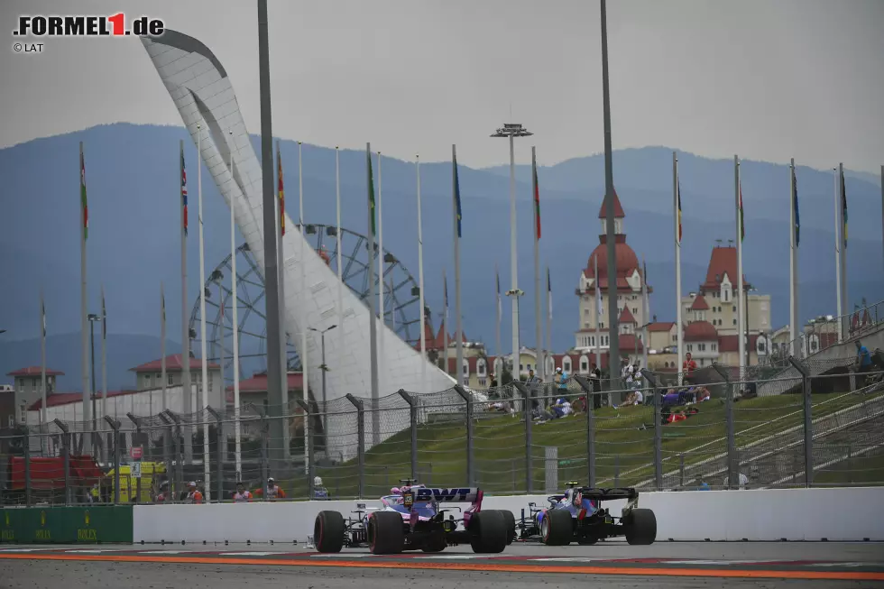 Foto zur News: Pierre Gasly (Toro Rosso) und Sergio Perez (Racing Point)