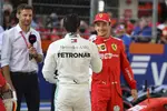 Foto zur News: Charles Leclerc (Ferrari) und Lewis Hamilton (Mercedes)