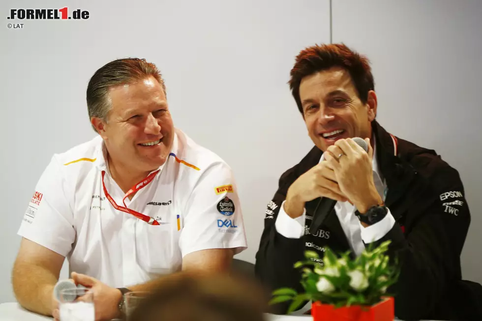 Foto zur News: Zak Brown und Toto Wolff