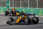 Foto zur News: Lando Norris (McLaren) und Max Verstappen (Red Bull)