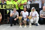 Foto zur News: Valtteri Bottas (Mercedes) und Lewis Hamilton (Mercedes)