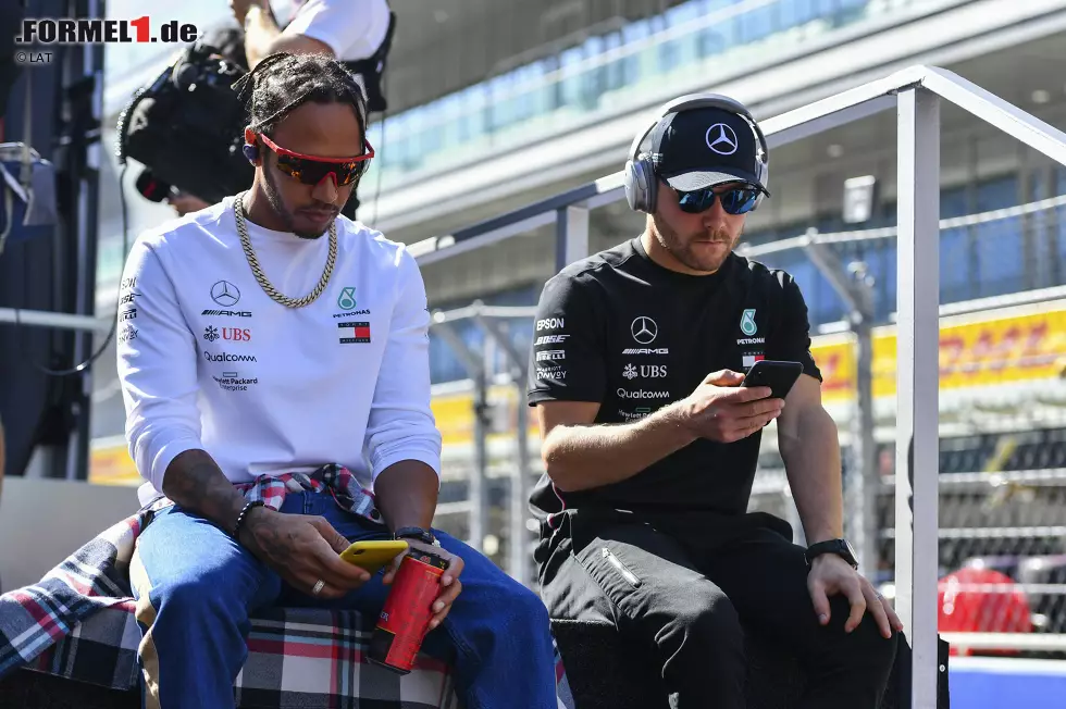 Foto zur News: Lewis Hamilton (Mercedes) und Valtteri Bottas (Mercedes)