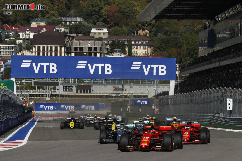 Foto zur News: Charles Leclerc (Ferrari), Sebastian Vettel (Ferrari), Lewis Hamilton (Mercedes) und Valtteri Bottas (Mercedes)