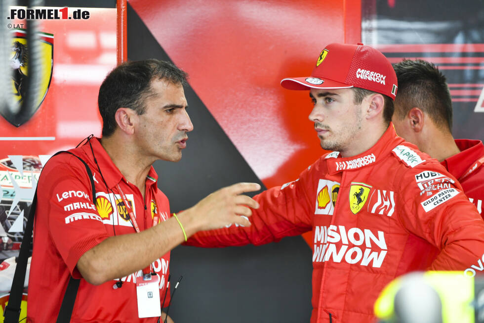 Foto zur News: Marc Gene und Charles Leclerc (Ferrari)