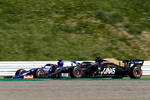Foto zur News: Romain Grosjean (Haas) und Daniil Kwjat (Toro Rosso)