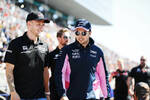 Foto zur News: Kevin Magnussen (Haas) und Sergio Perez (Racing Point)