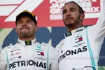 Foto zur News: Lewis Hamilton (Mercedes) und Valtteri Bottas (Mercedes)