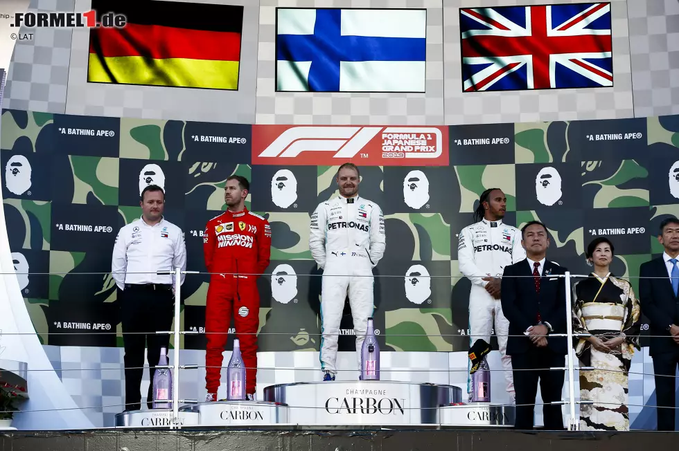 Foto zur News: Sebastian Vettel (Ferrari), Valtteri Bottas (Mercedes) und Lewis Hamilton (Mercedes)